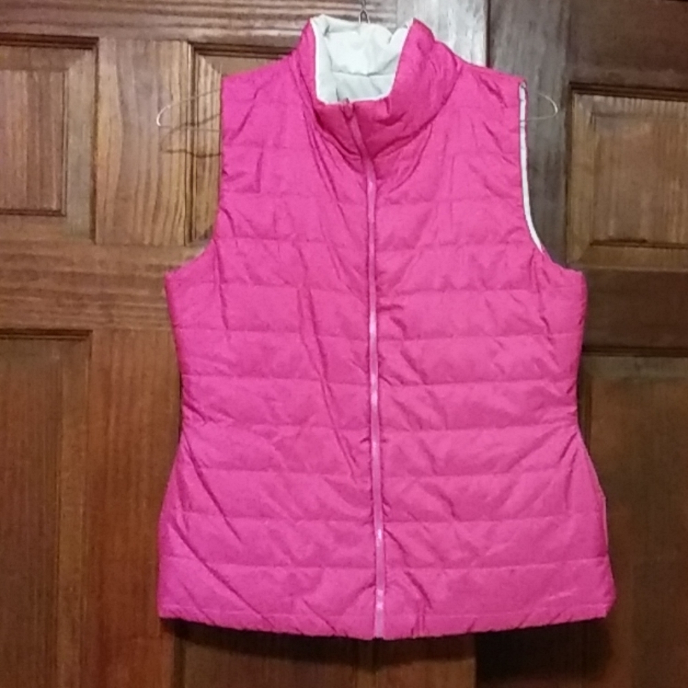 Reversible puffer vest
